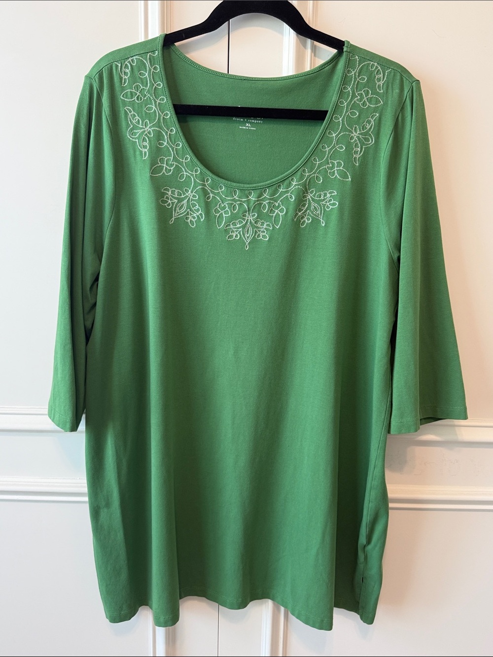 Embroidered Scoop Neck Green Long-Sleeve Women's Top